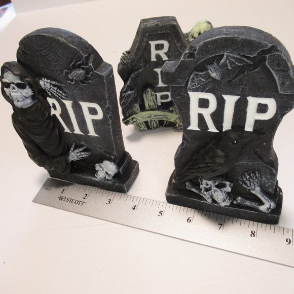 Halloween tombstones - Picture 8 of 12